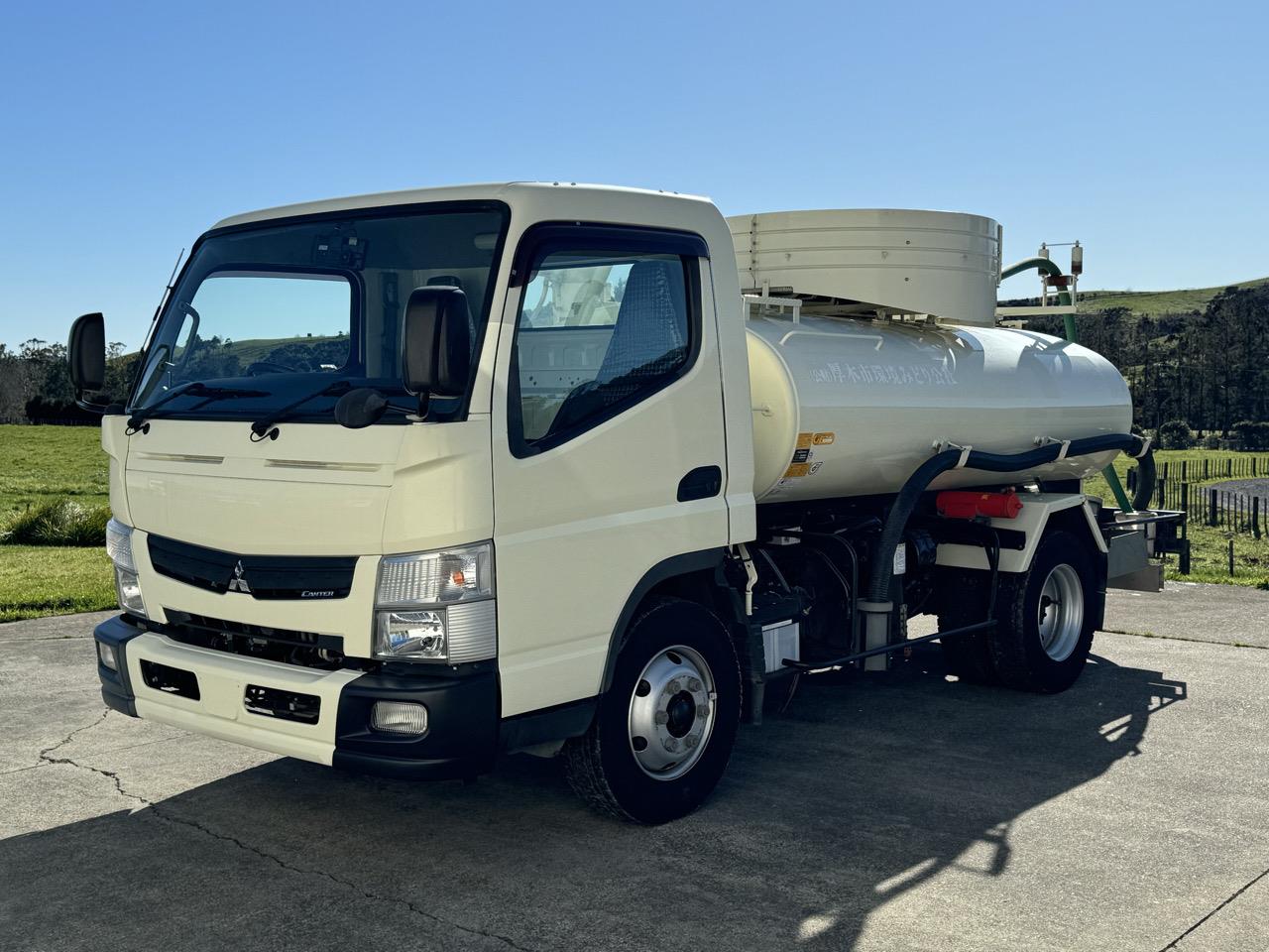 2013 Mitsubishi CANTER