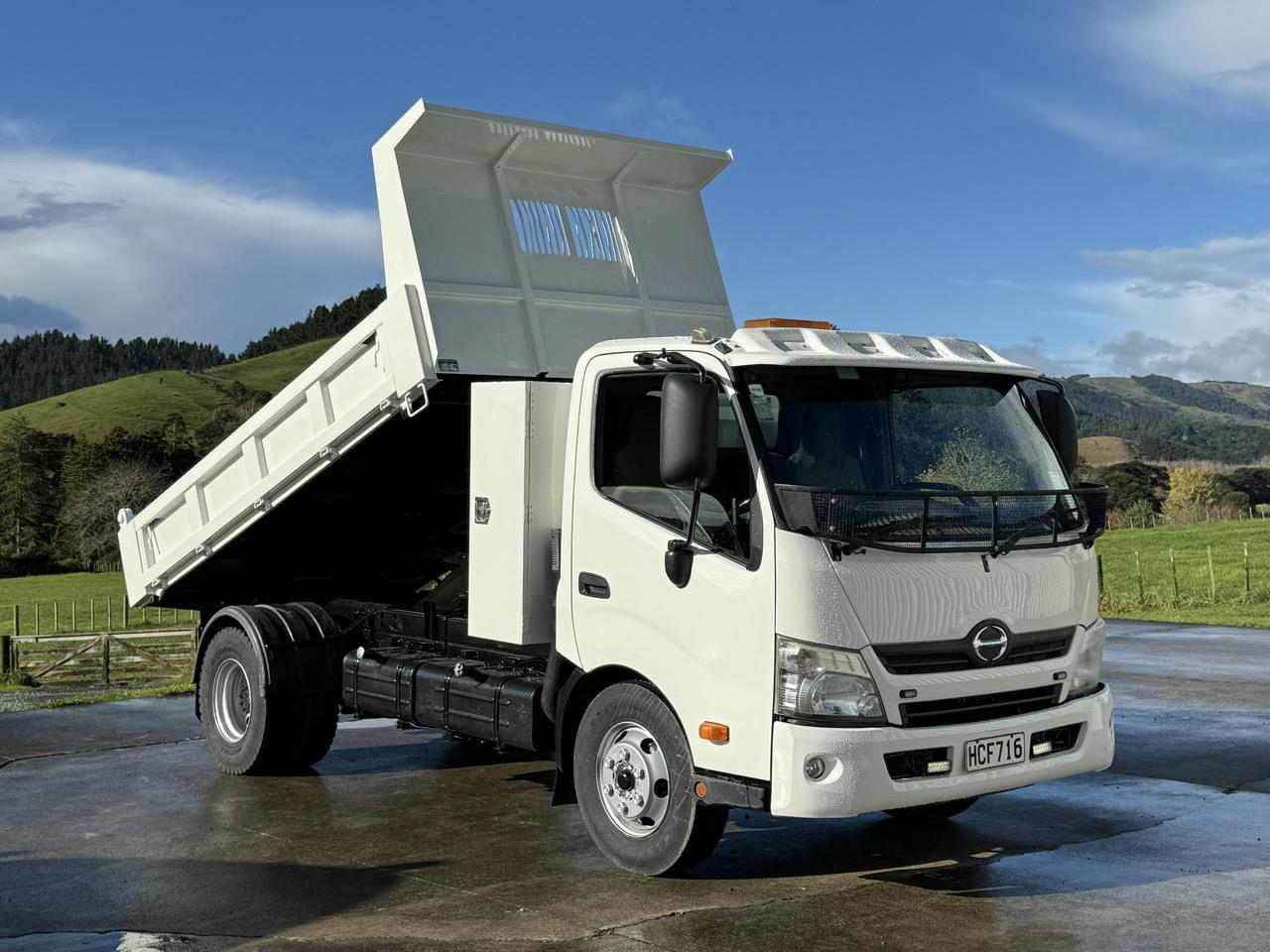 2013 Hino 300