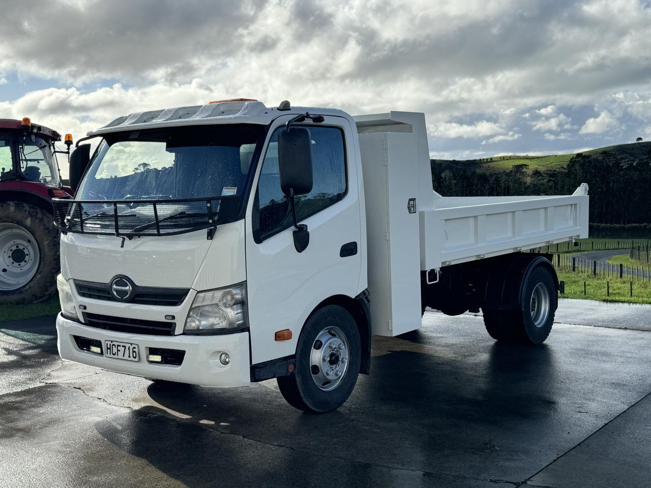 2013 Hino 300