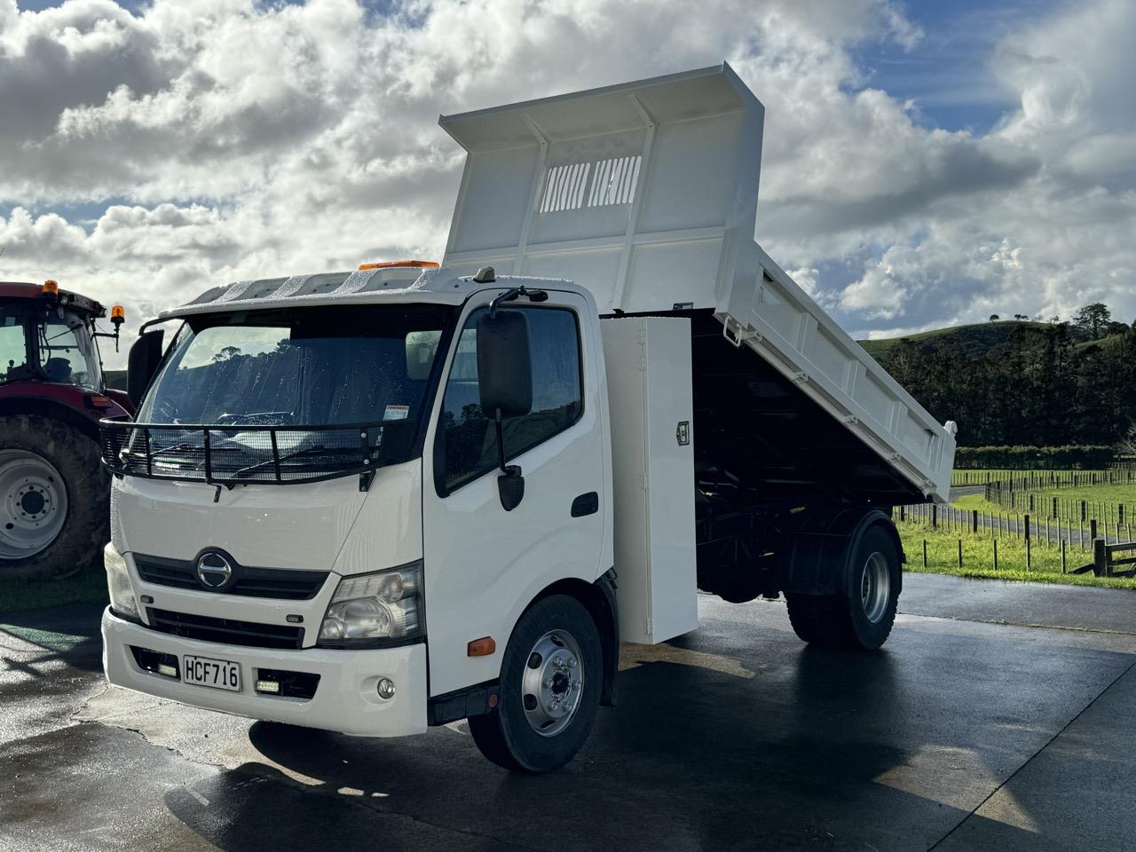 2013 Hino 300