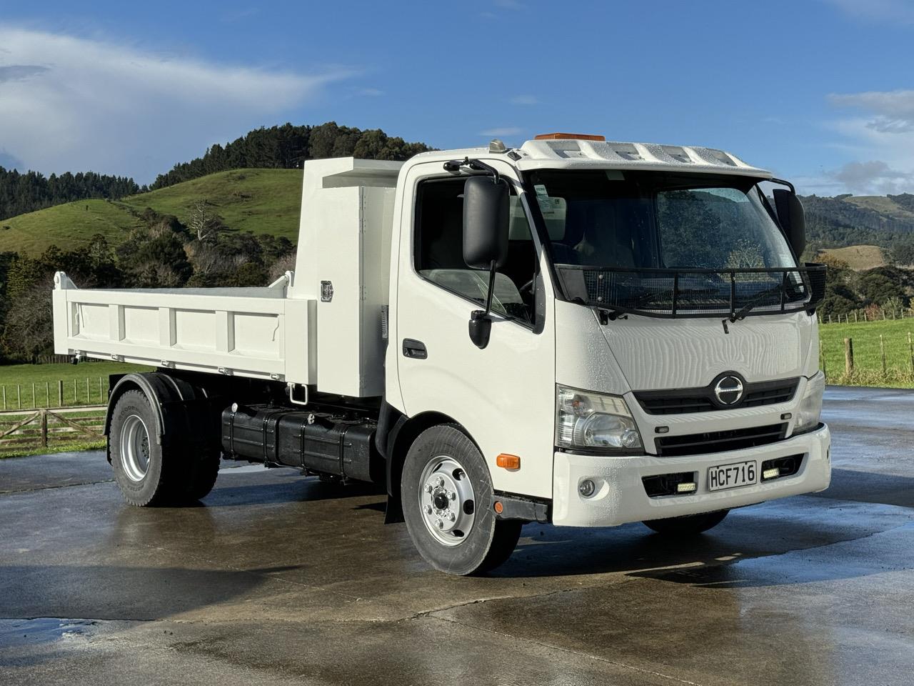 2013 Hino 300