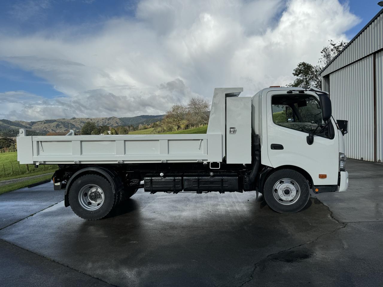 2013 Hino 300