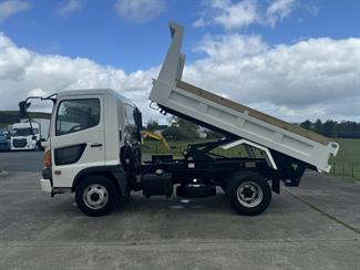 2015 HINO RANGER - Thumbnail