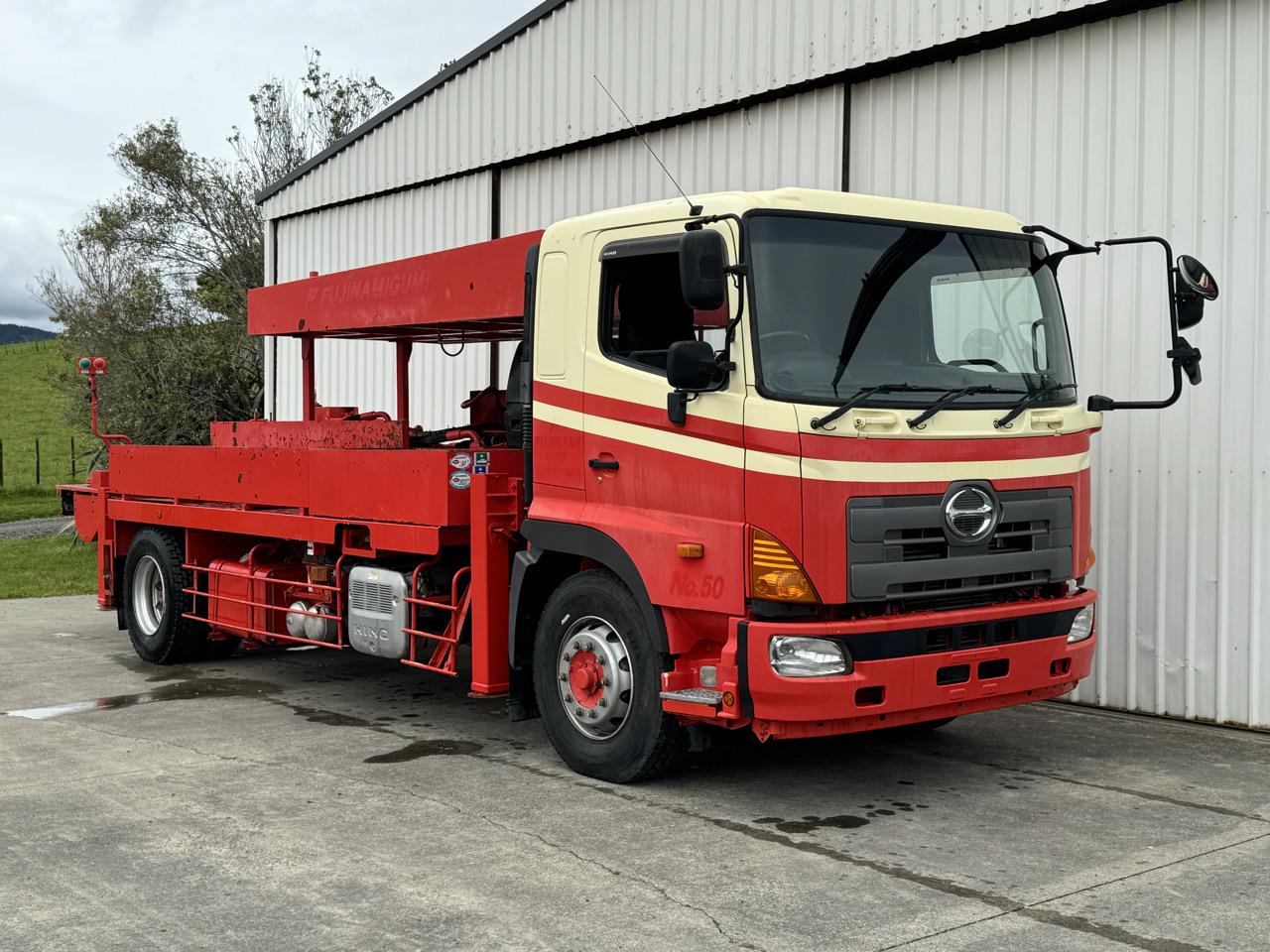 2011 Hino 700