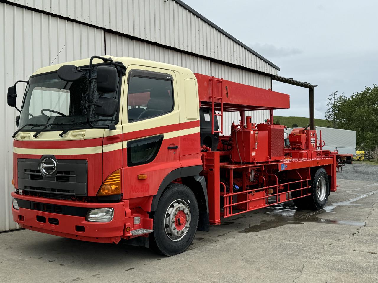 2011 Hino 700